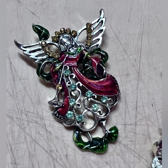 🥳 5/$25 Vintage Christmas brooches, Silver Tree, Angel, Santa Faces - Picture 3 of 5